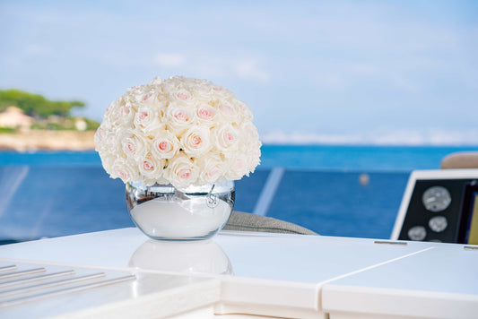 réveillon, white rose for new years colours