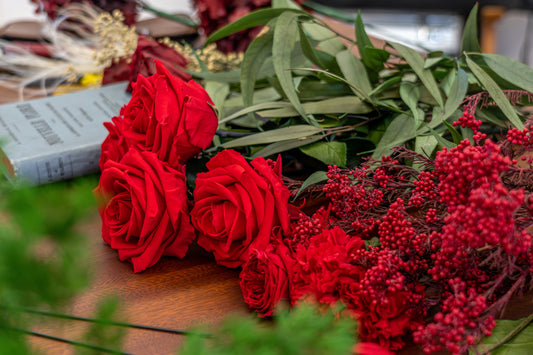 BIO-PRESERVED FLOWERS THAT LAST A YEAR FOR LUXURY PROPERTIES, YACHTS, HOTELS, RESTAURANTS, EVENTS. FRENCH SAVOIR FAIRE