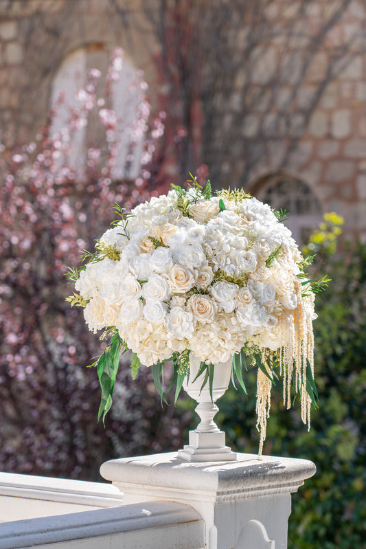 Real flowers that last a year for luxury properties, yachts, restaurants and hotels.