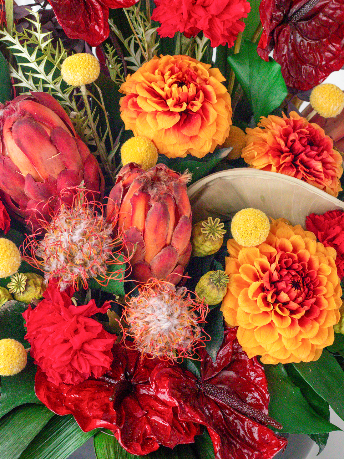 Aboard M/Y ZAZOU: Crafting Bold Beauty with STILLA’s Custom Floral Design