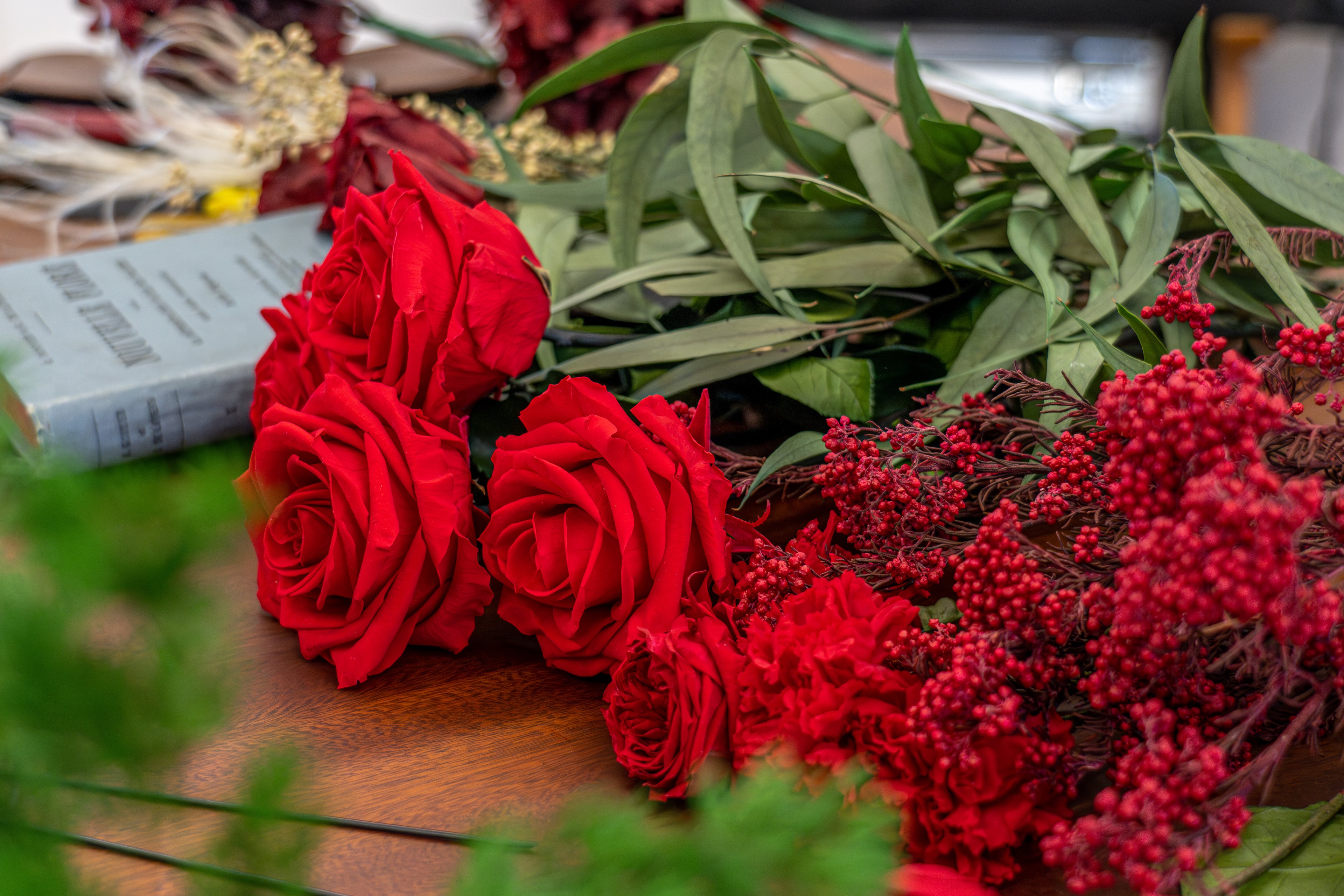 BIO-PRESERVED FLOWERS THAT LAST A YEAR FOR LUXURY PROPERTIES, YACHTS, HOTELS, RESTAURANTS, EVENTS. FRENCH SAVOIR FAIRE 